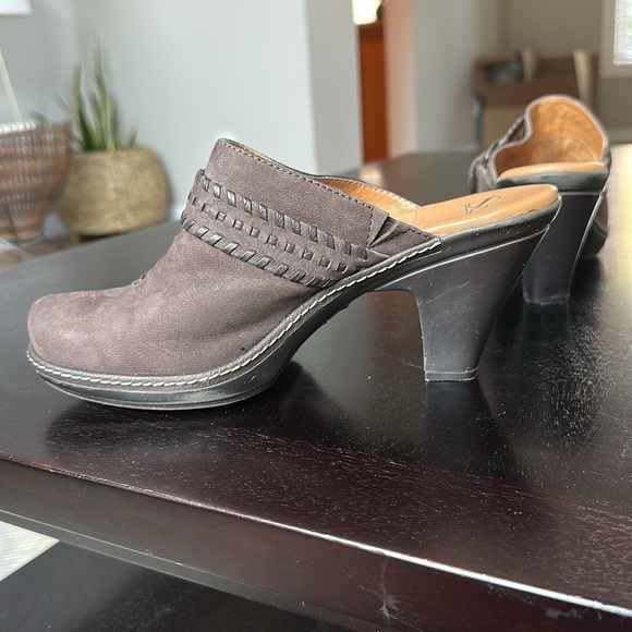 Soft Brand Brown Leather Mule Clog Heel With Braided Buckle Detail - Picture 4 of 10